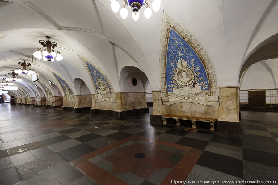 Станция Таганская (Кольцевая линия, Москва). Вид по диагонали.