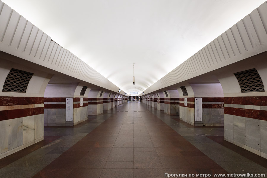 Станция Таганская (Таганско-Краснопресненская линия, Москва). Продольный вид центрального зала.