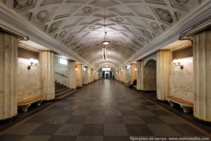 Станция Театральная (Замоскворецкая линия, Москва). Продольный вид центрального зала.
