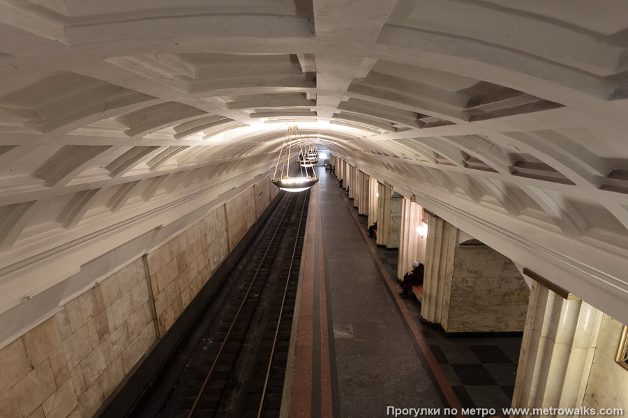 Станция Театральная (Замоскворецкая линия, Москва). Вид станции с переходного мостика.