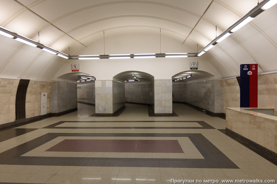 Станция Трубная (Люблинско-Дмитровская линия, Москва). Переход, общий вид.