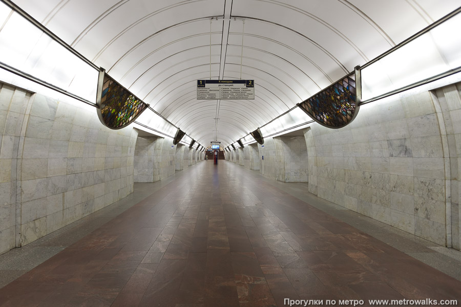 Станция Цветной бульвар (Серпуховско-Тимирязевская линия, Москва). Продольный вид центрального зала.