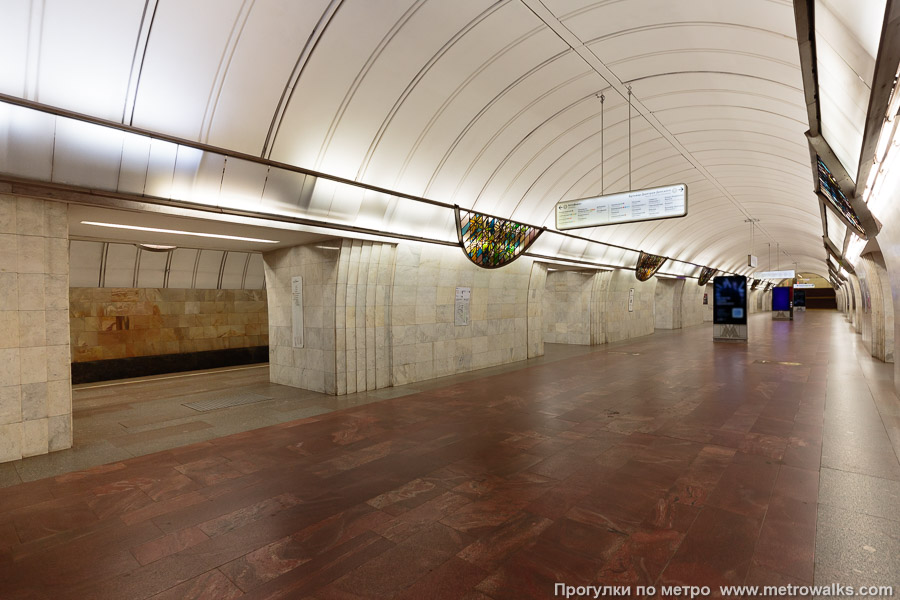 Станция Цветной бульвар (Серпуховско-Тимирязевская линия, Москва). Вид по диагонали.