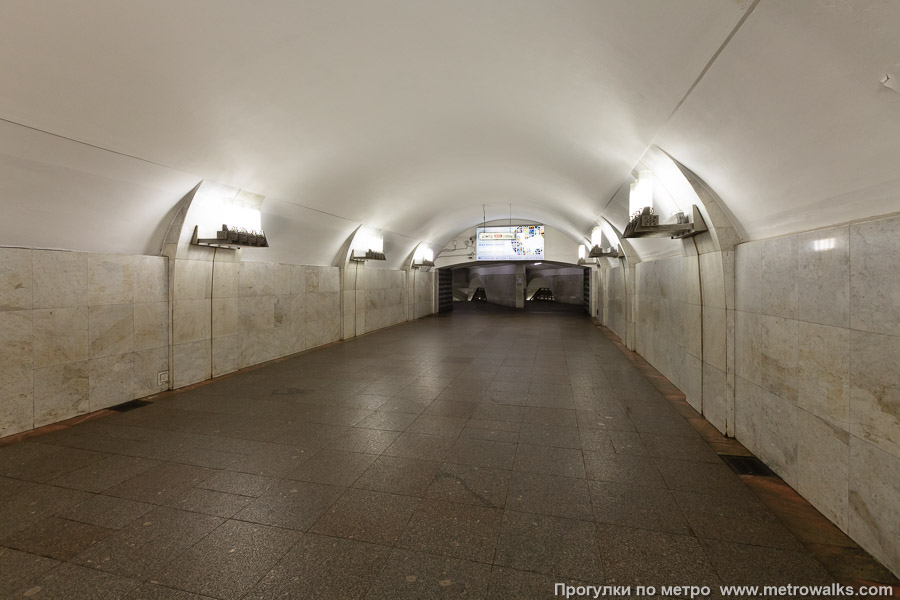 Станция Тверская (Замоскворецкая линия, Москва). В коридоре перехода с Тверской в направлении Пушкинской.