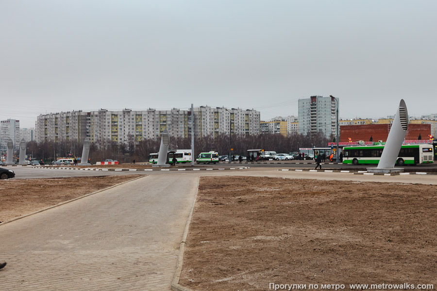 Станция Зябликово (Люблинско-Дмитровская линия, Москва). Общий вид окрестностей станции.