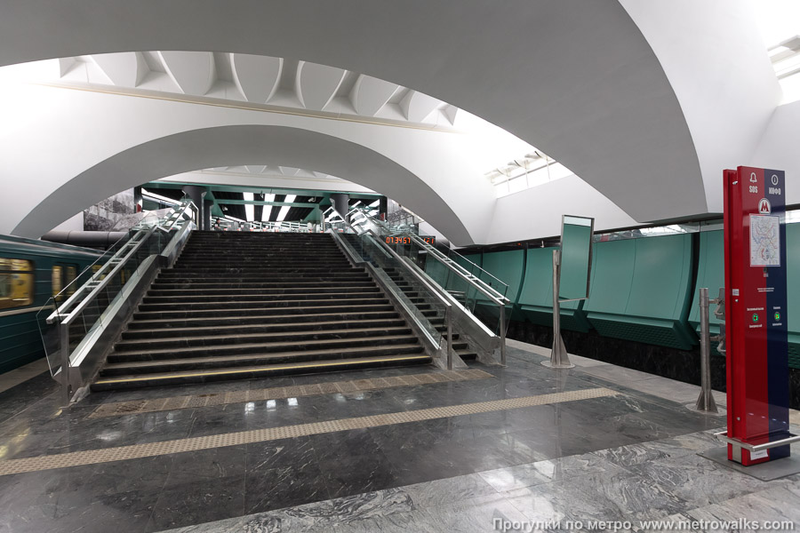 Станция Зябликово (Люблинско-Дмитровская линия, Москва). Выход в город осуществляется по лестнице. Второй выход со станции.