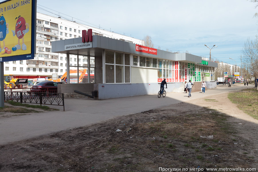 Станция Двигатель революции (Автозаводско-Нагорная линия, Нижний Новгород). Вход на станцию осуществляется через подземный переход.