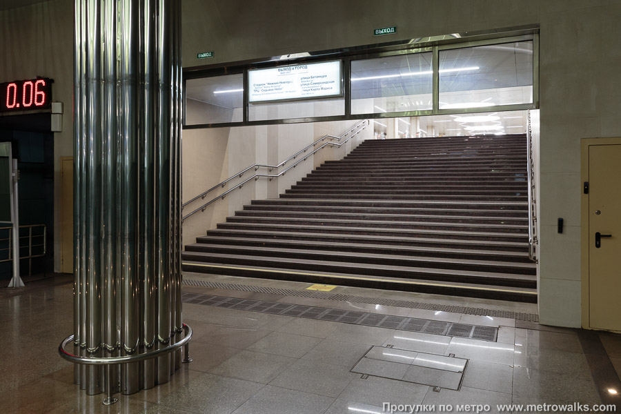 Станция Стрелка (Сормовско-Мещерская линия, Нижний Новгород). Выход в город осуществляется по лестнице.