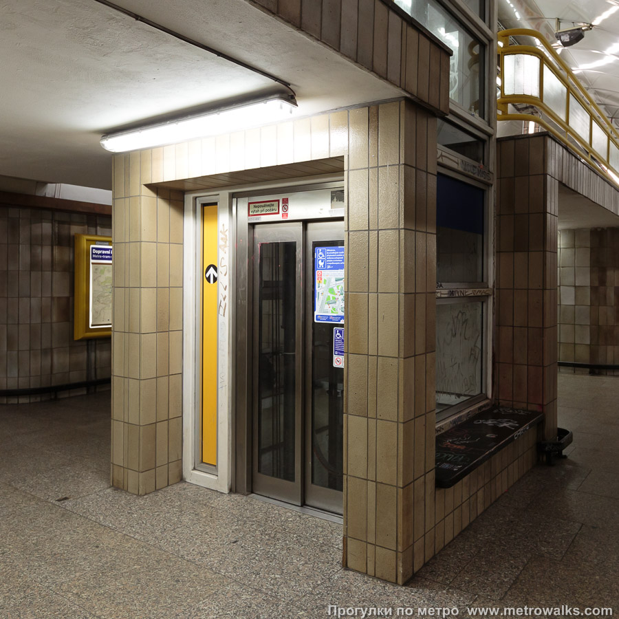 Станция Florenc [Фло́ренц] (линия B, Прага). Лифт.