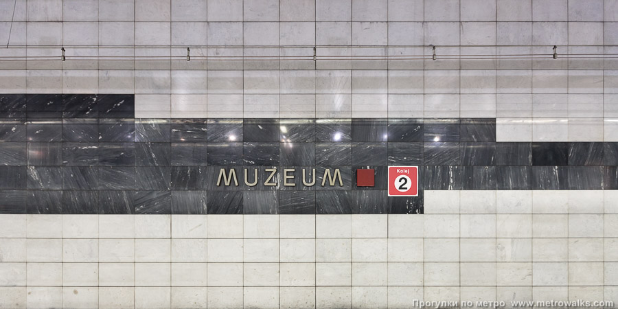Станция Muzeum [Музэ́ум] (линия C, Прага). Путевая стена.