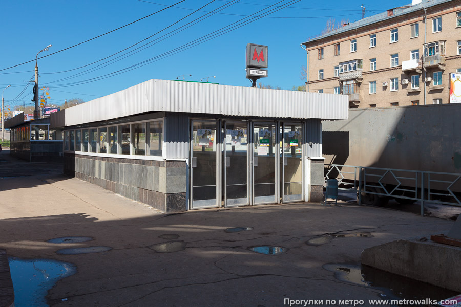 Станция Советская (Самара). Вход на станцию осуществляется через подземный переход.