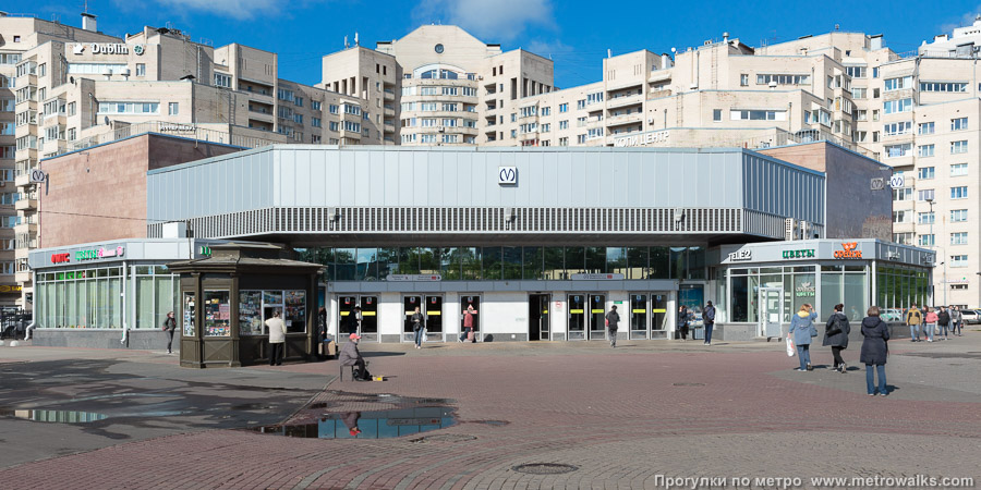 Станция Академическая (Кировско-Выборгская линия, Санкт-Петербург). Наземный вестибюль станции.