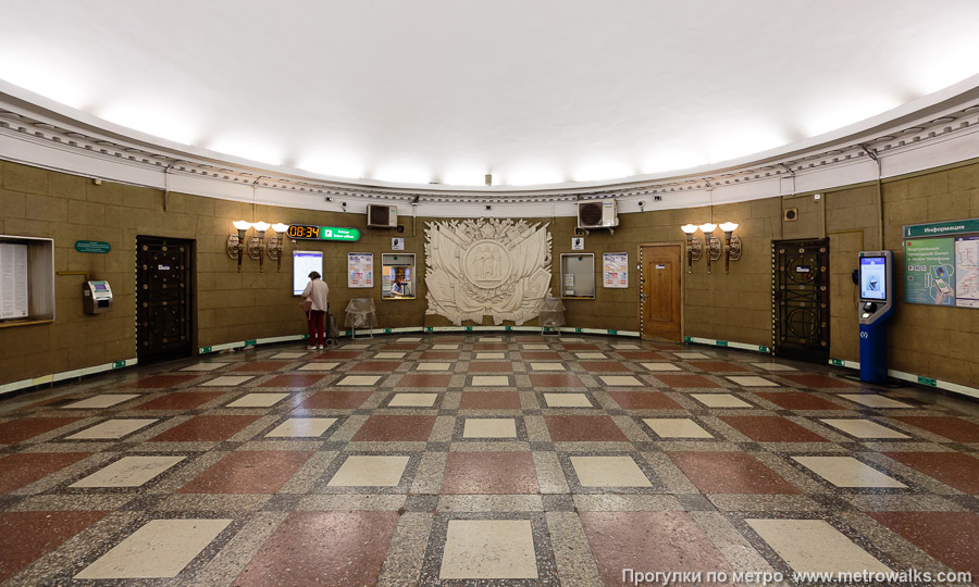 Станция Автово (Кировско-Выборгская линия, Санкт-Петербург). На подземном этаже вестибюля расположен ещё один кассовый зал.