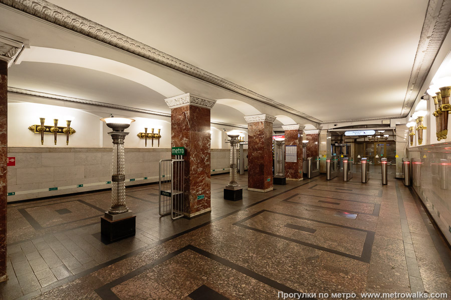 Станция Автово (Кировско-Выборгская линия, Санкт-Петербург). Проход к турникетному залу подземного вестибюля.