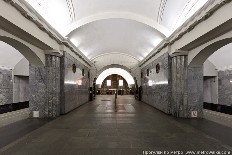 Станция Балтийская (Кировско-Выборгская линия, Санкт-Петербург). Часть станции около выхода в город.