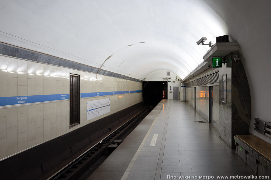 Станция Электросила (Московско-Петроградская линия, Санкт-Петербург). Дальняя часть бокового зала станции.