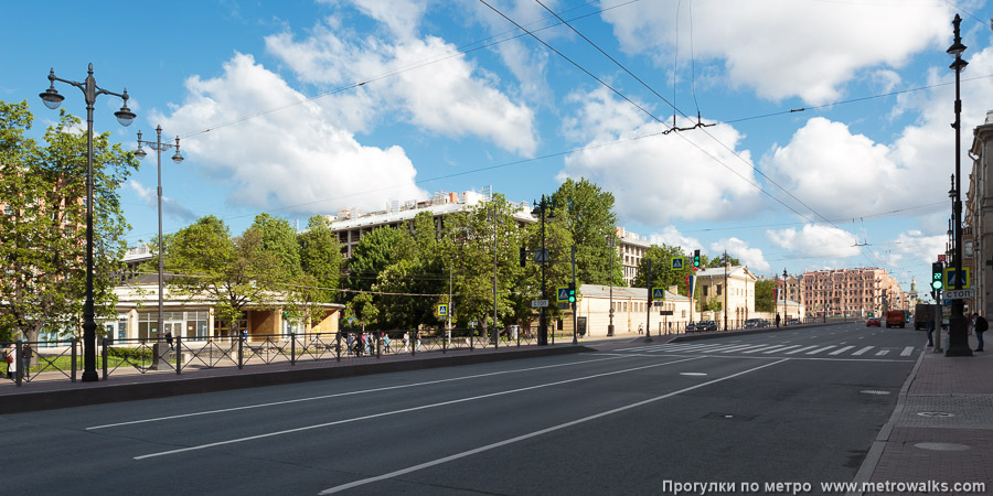 Станция Фрунзенская (Московско-Петроградская линия, Санкт-Петербург). Общий вид окрестностей станции. Московский проспект.