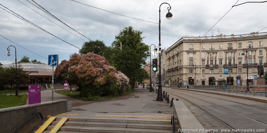 Станция Горьковская (Московско-Петроградская линия, Санкт-Петербург). Общий вид окрестностей станции. Кронверкский проспект.