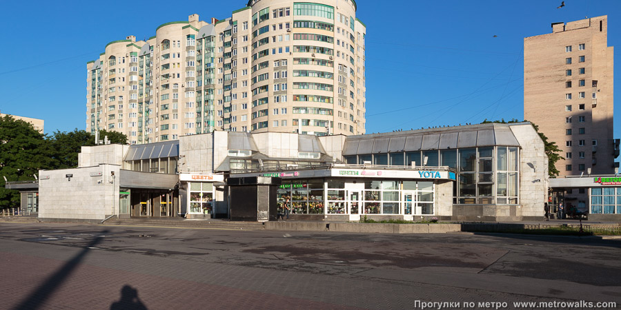 Станция Гражданский проспект (Кировско-Выборгская линия, Санкт-Петербург). Наземный вестибюль станции.