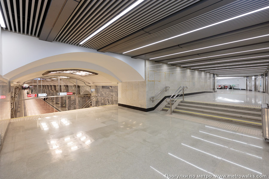 Станция Кировский завод (Кировско-Выборгская линия, Санкт-Петербург). Начало перехода со станции Кировский завод на Путиловскую.