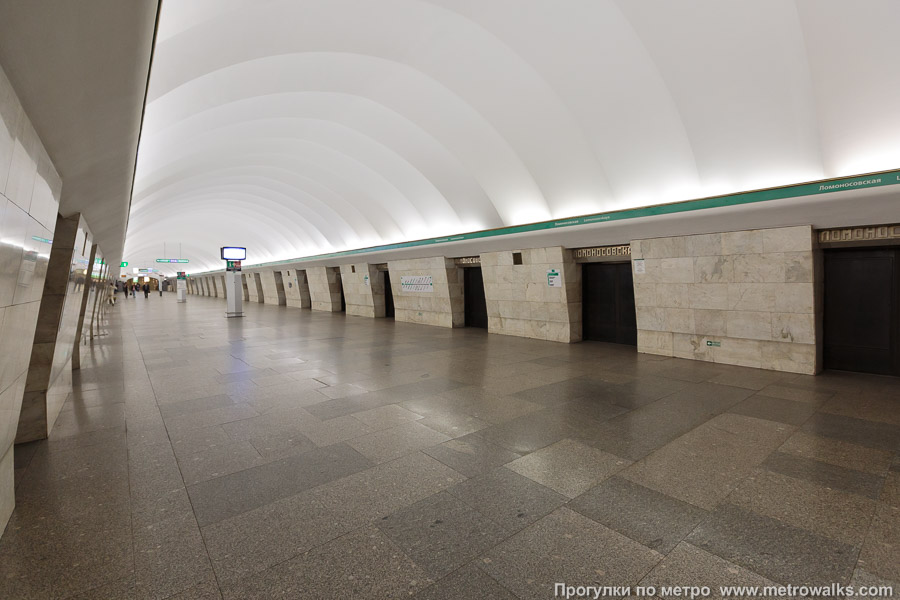 Станция Ломоносовская (Невско-Василеостровская линия, Санкт-Петербург). Вид по диагонали.