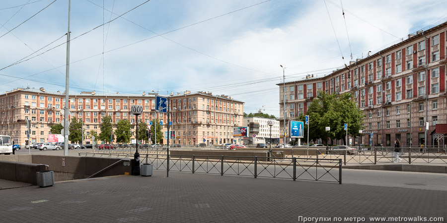Станция Новочеркасская (Правобережная линия, Санкт-Петербург). Общий вид окрестностей станции.