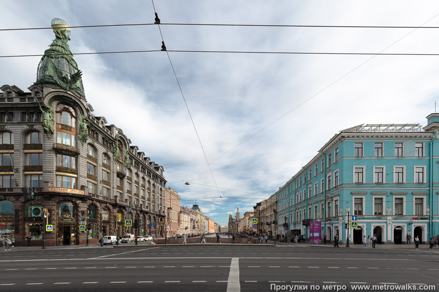 Станция Невский проспект (Московско-Петроградская линия, Санкт-Петербург). Общий вид окрестностей станции. Пересечение Невского проспекта с каналом Грибоедова.