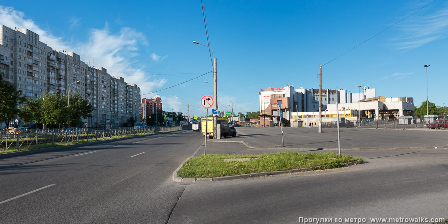 Станция Озерки (Московско-Петроградская линия, Санкт-Петербург). Общий вид окрестностей станции. Проспект Энгельса.