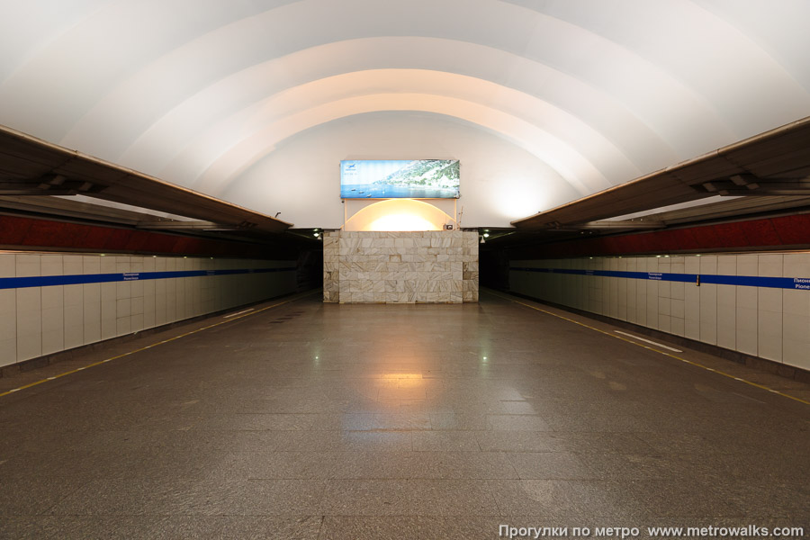 Станция Пионерская (Московско-Петроградская линия, Санкт-Петербург). Противоположная от входа часть станции.