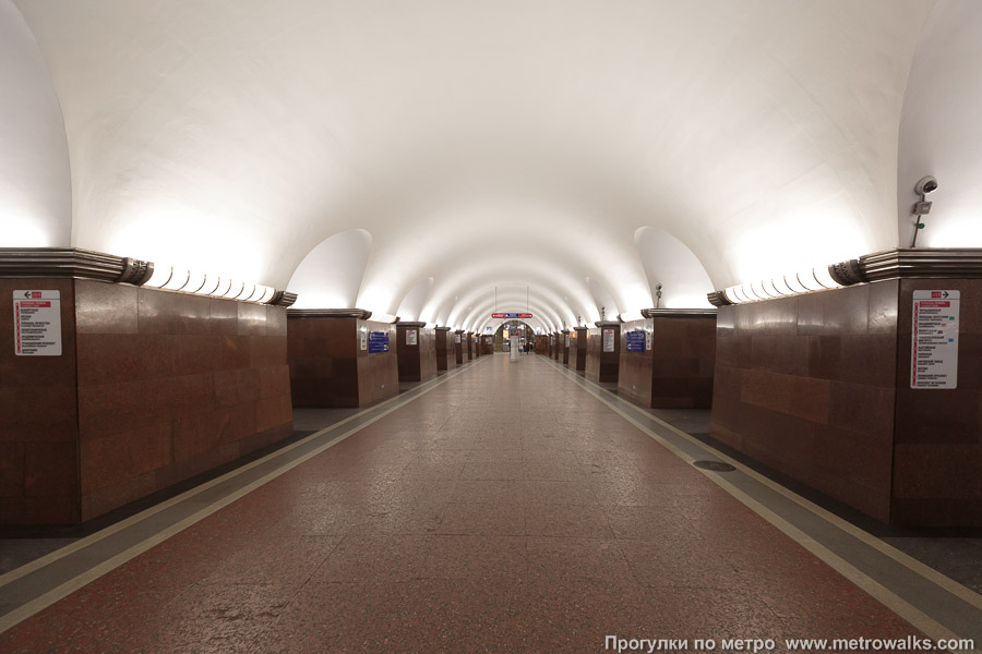 Станция Площадь Ленина (Кировско-Выборгская линия, Санкт-Петербург). Продольный вид центрального зала.