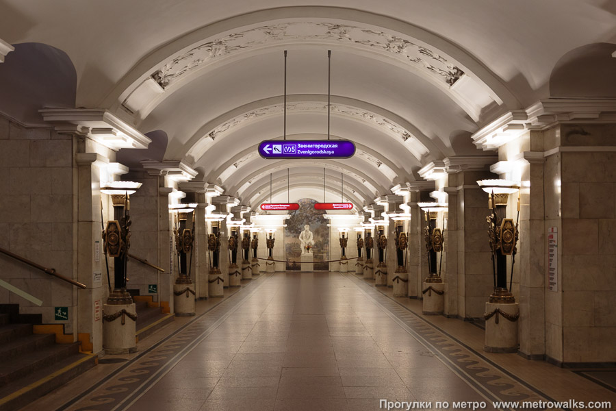 Станция Пушкинская (Кировско-Выборгская линия, Санкт-Петербург). Противоположная от входа часть станции.