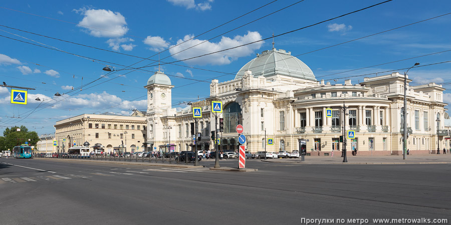 Станция Пушкинская (Кировско-Выборгская линия, Санкт-Петербург). Общий вид окрестностей станции. Загородный проспект. На переднем плане — Витебский вокзал.