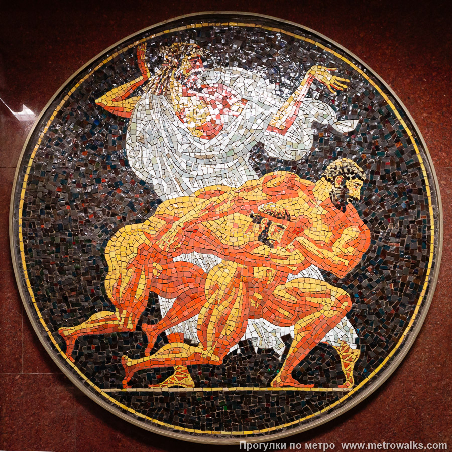 Станция Спортивная (Фрунзенско-Приморская линия, Санкт-Петербург). Первый вестибюль украшен шестью мозаичными медальонами о разных видах спорта на древних Олимпиадах. № 1 от входа справа — бег.