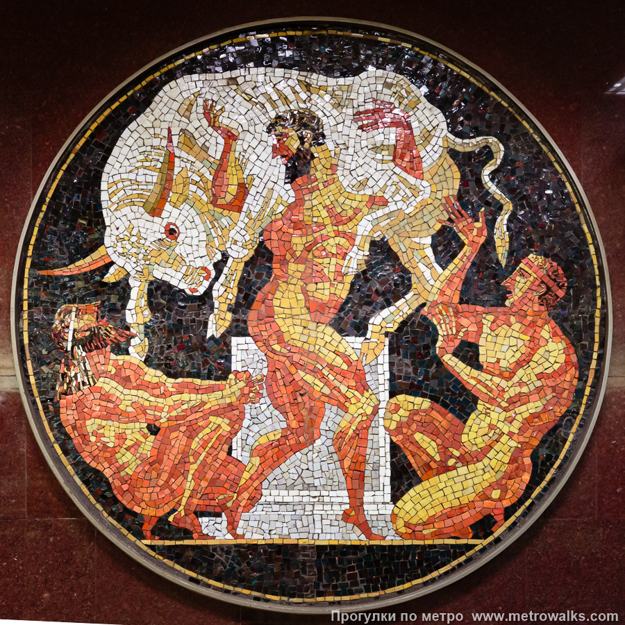 Станция Спортивная (Фрунзенско-Приморская линия, Санкт-Петербург). Медальон № 2 от входа справа — поднятие тяжестей.