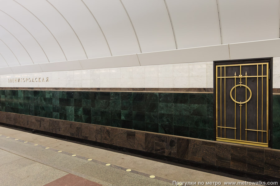 Станция Звенигородская (Фрунзенско-Приморская линия, Санкт-Петербург). Путевая стена.