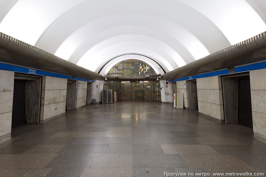 Станция Звёздная (Московско-Петроградская линия, Санкт-Петербург). Противоположная от входа часть станции.