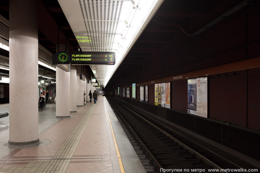 Станция Bahnhof Meidling [Банхоф Майдлинг] (U6, Вена). Боковой зал станции и посадочная платформа, общий вид.