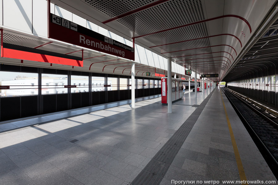 Станция Rennbahnweg [Реннбанвег] (U1, Вена). Вид по диагонали.