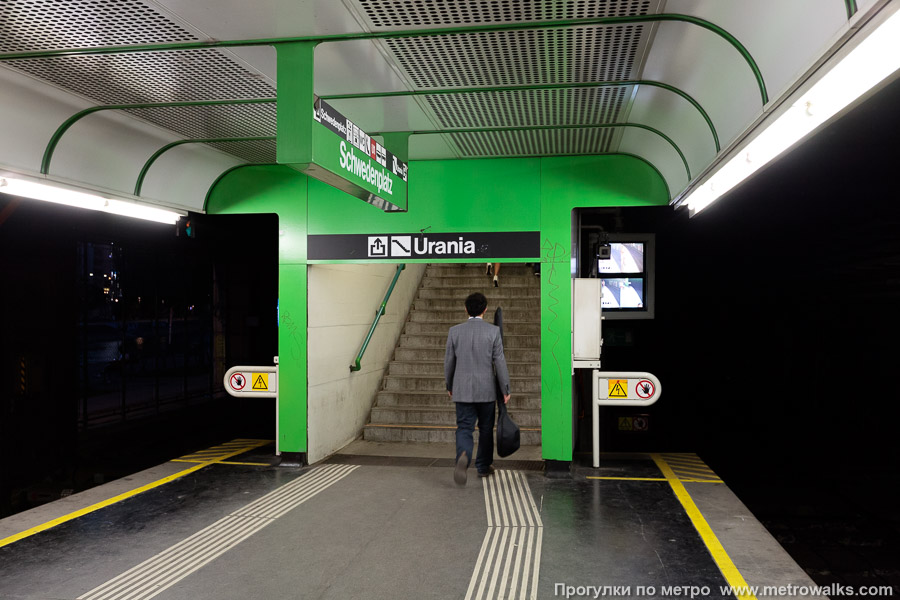 Станция Schwedenplatz [Шведенплац] (U4, Вена). Выход в город осуществляется по лестнице.