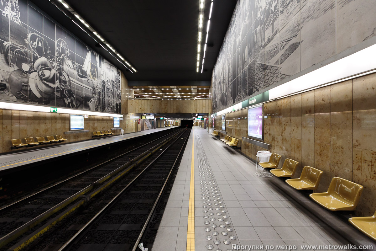 Фотография станции Aumale [Ома́ль] (линия 5, Брюссель). Продольный вид вдоль края платформы.