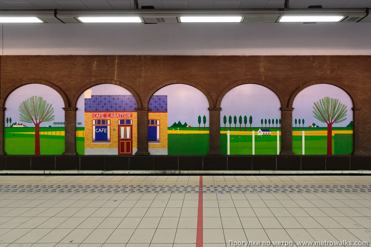 Фотография станции Clemenceau [Клемансо́] (линия 2 / 6, Брюссель). Поперечный вид.
