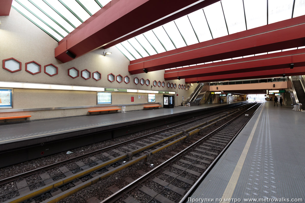 Фотография станции Delta [Дэльта́] (линия 5, Брюссель). Вид по диагонали.