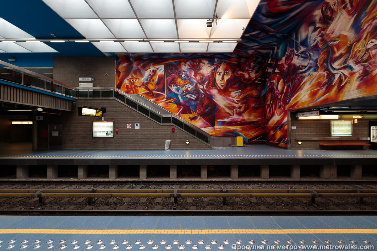 Фотография станции Hankar [Онка́р] (линия 5, Брюссель). Поперечный вид.