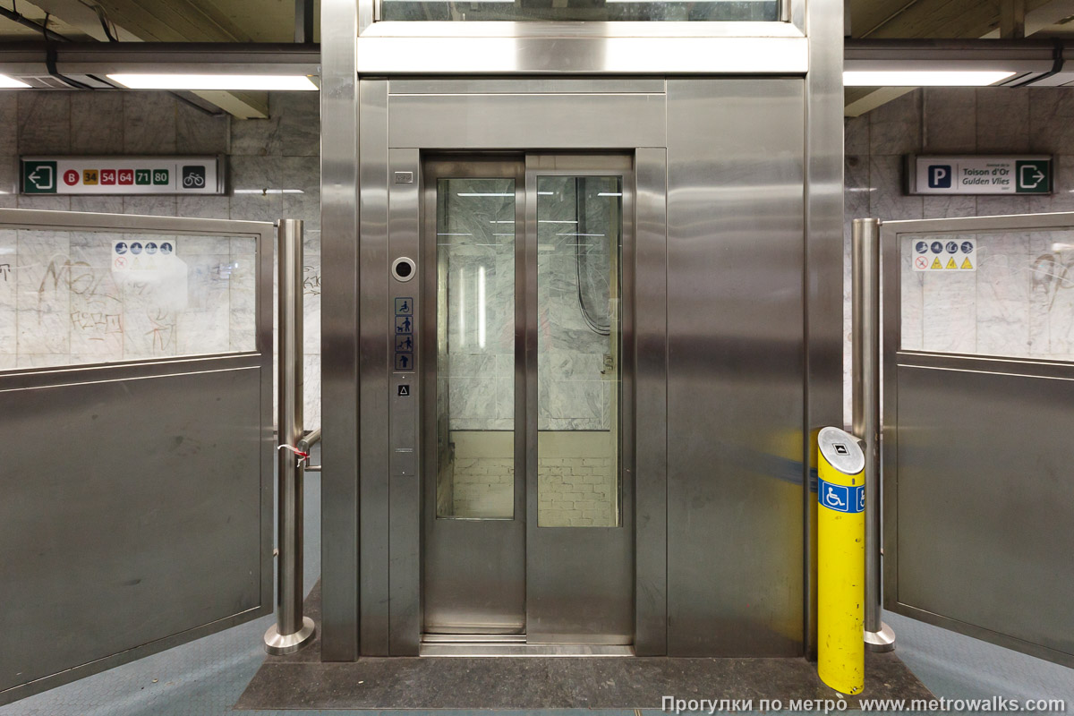 Фотография станции Porte de Namur / Naamsepoort [По́рте дё Намю́р / На́мспорт] (линия 2 / 6, Брюссель). Лифт.