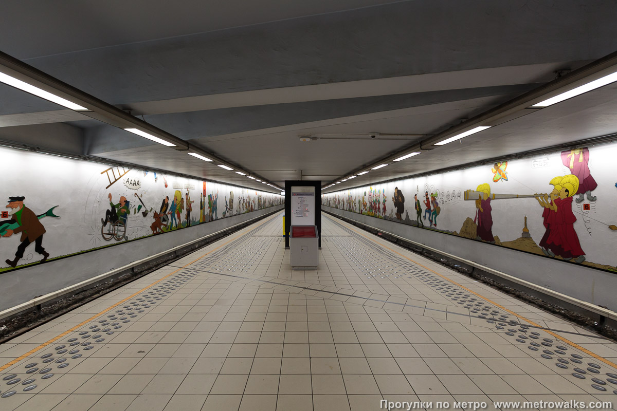 Фотография станции Stockel / Stokkel [Стоке́ль] (линия 1, Брюссель). Продольный вид по оси станции.