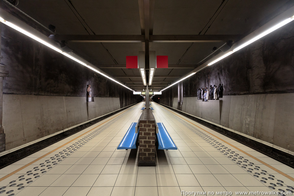 Фотография станции Stuyvenbergh [Стайфеберх] (линия 2 / 6, Брюссель). Общий вид по оси станции от входа в сторону глухого торца.