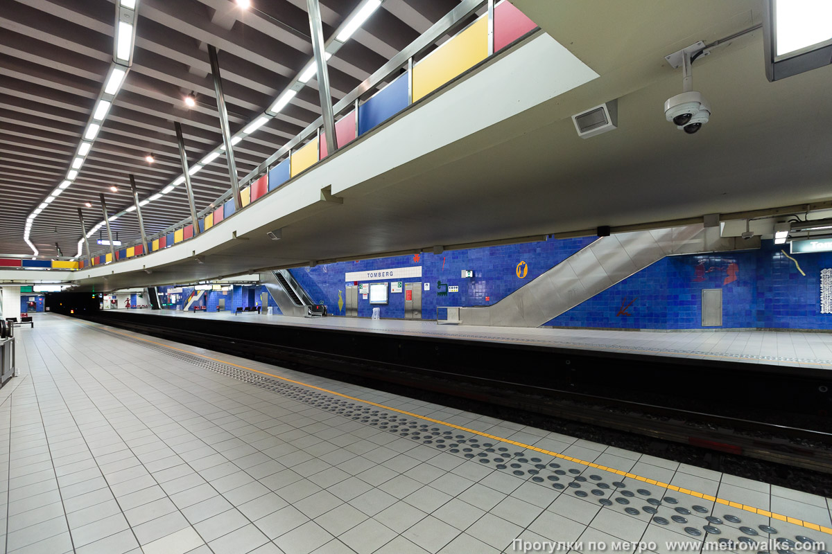 Фотография станции Tomberg [То́мберх] (линия 1, Брюссель). Вид по диагонали.