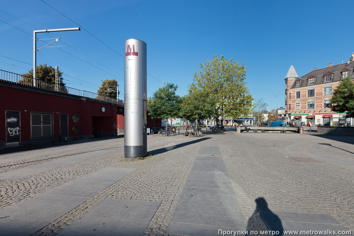 Фотография станции Vanløse [Вэнлюз] (Копенгаген). Общий вид окрестностей станции.