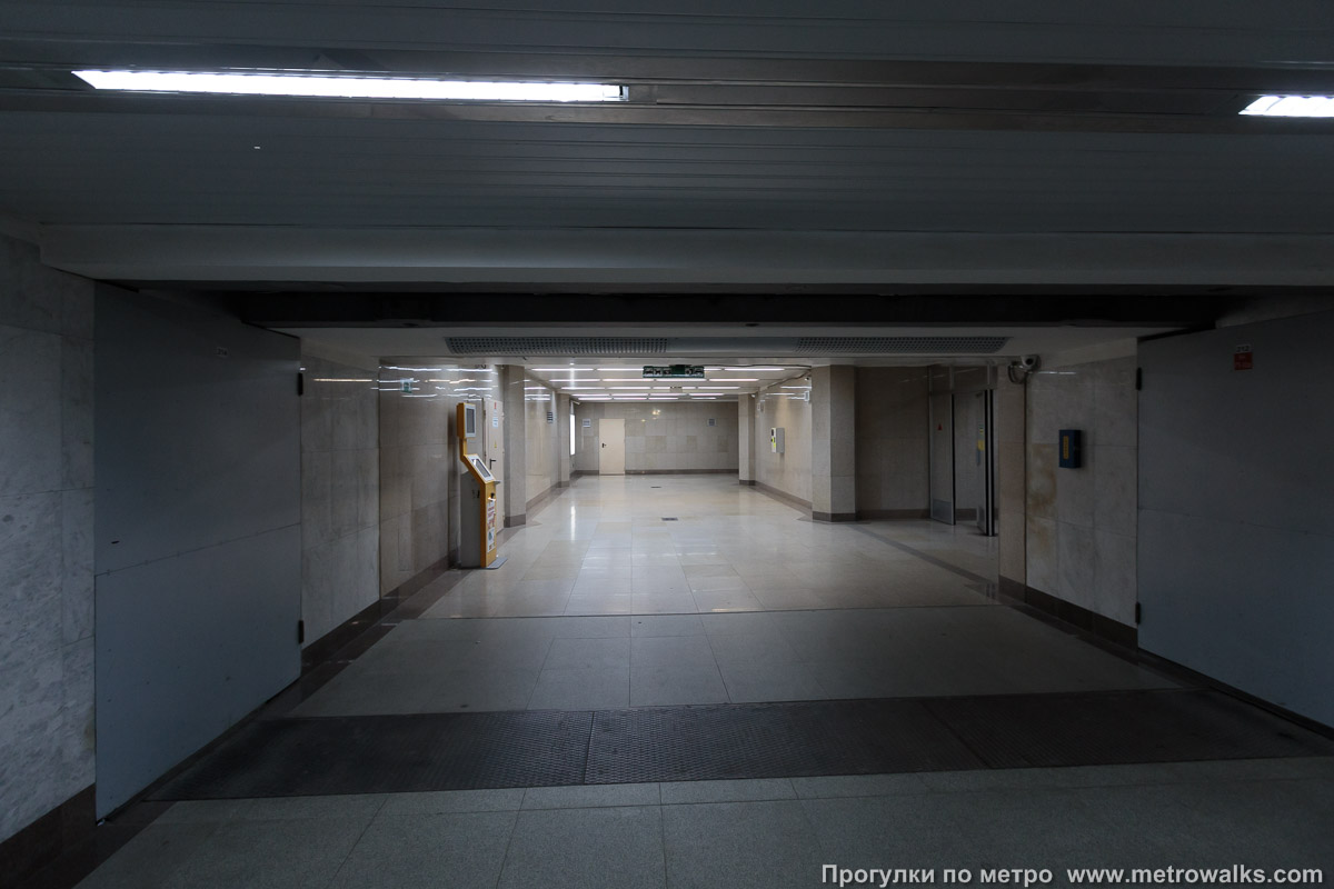 Фотография станции Ботаническая (Екатеринбург). Коридор подземного перехода.