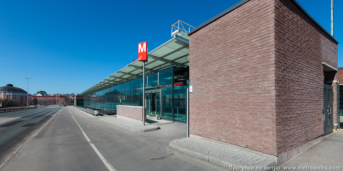 Фотография станции Kalasatama / Fiskehamnen [Ка́ласа́тама] (Хельсинки). Вид станции снаружи.